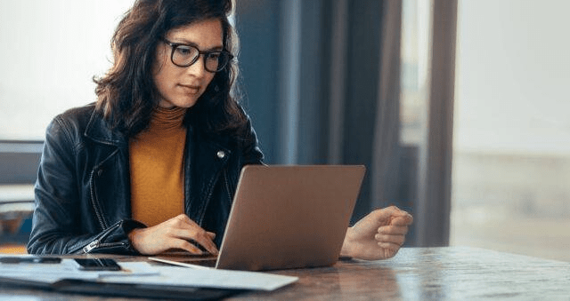 woman at laptop